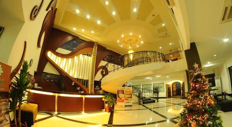Hotel Swarna Dwipa Палембанг Екстериор снимка