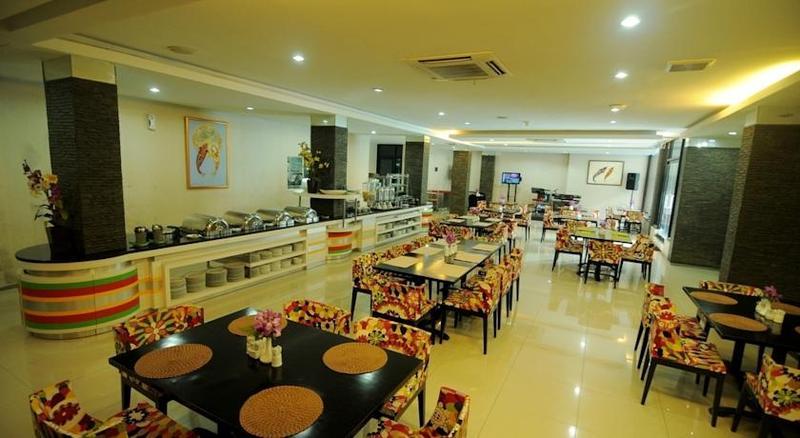 Hotel Swarna Dwipa Палембанг Екстериор снимка