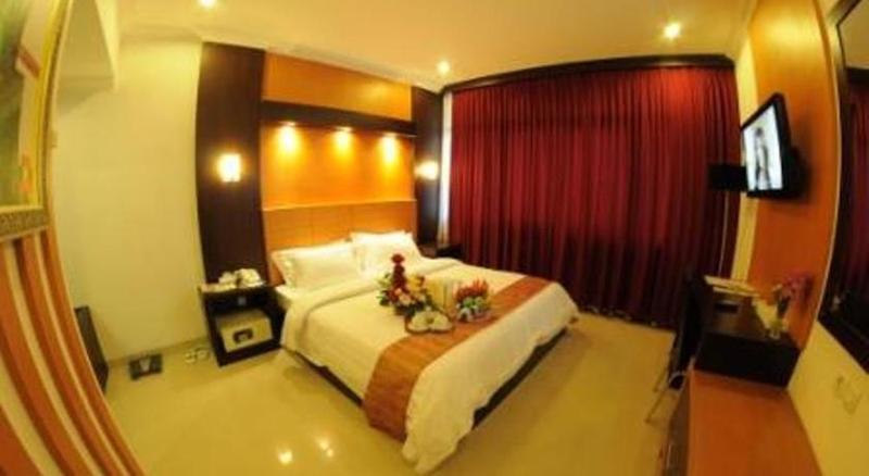 Hotel Swarna Dwipa Палембанг Екстериор снимка