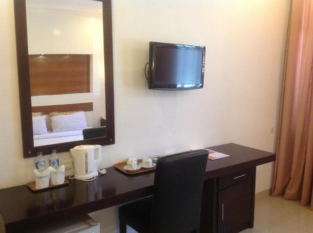 Hotel Swarna Dwipa Палембанг Екстериор снимка