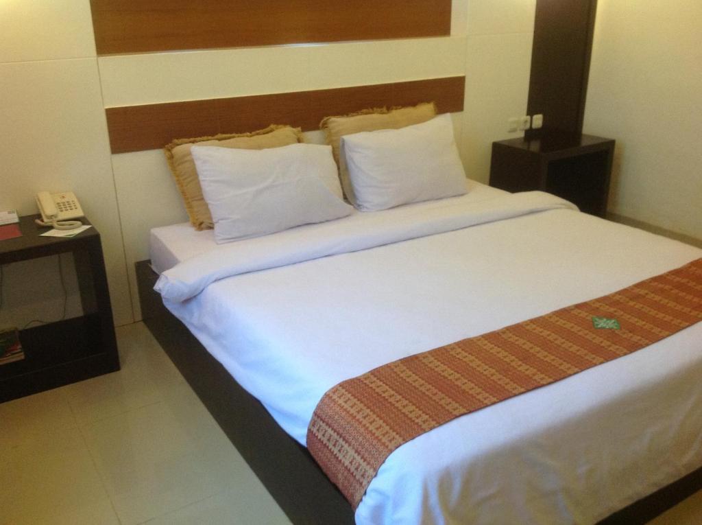 Hotel Swarna Dwipa Палембанг Екстериор снимка