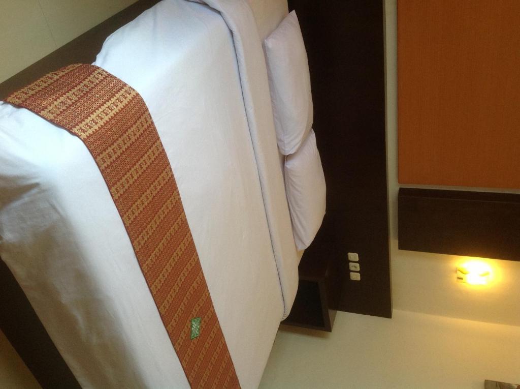 Hotel Swarna Dwipa Палембанг Екстериор снимка