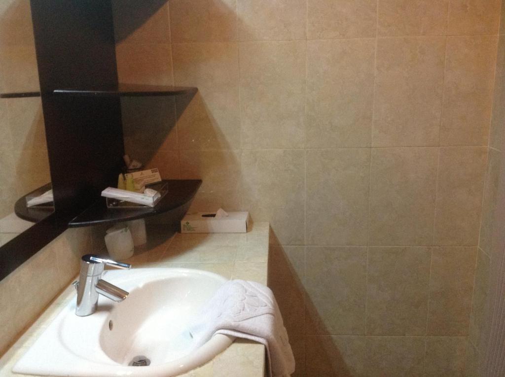 Hotel Swarna Dwipa Палембанг Екстериор снимка