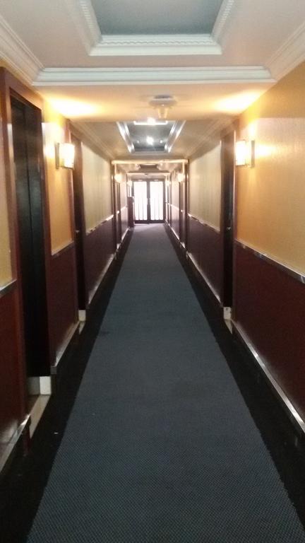 Hotel Swarna Dwipa Палембанг Екстериор снимка